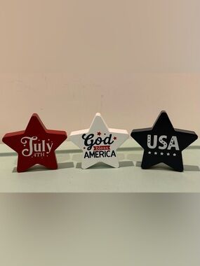 Patriotic Reversible Wooden Stars- Set of 3- NWT